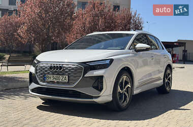 Позашляховик / Кросовер Audi Q4 e-tron 2024 в 