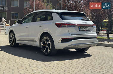 Позашляховик / Кросовер Audi Q4 e-tron 2024 в 