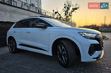 Внедорожник / Кроссовер Audi Q4 e-tron 2023 в 