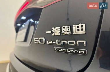 Позашляховик / Кросовер Audi Q4 e-tron 2023 в 