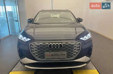 Позашляховик / Кросовер Audi Q4 e-tron 2023 в 