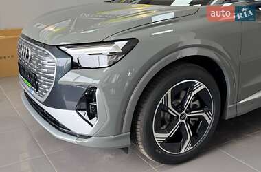 Позашляховик / Кросовер Audi Q4 e-tron 2025 в 
