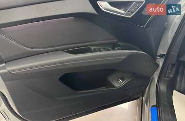 Позашляховик / Кросовер Audi Q4 e-tron 2025 в 
