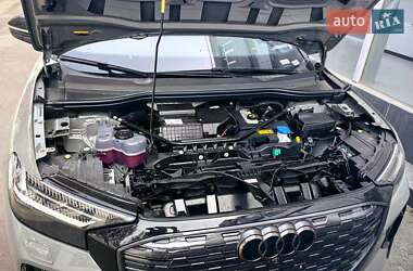 Позашляховик / Кросовер Audi Q4 e-tron 2025 в 