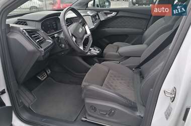Позашляховик / Кросовер Audi Q4 e-tron 2023 в 