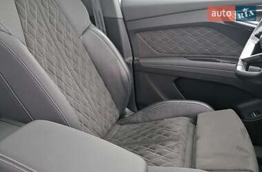 Позашляховик / Кросовер Audi Q4 e-tron 2023 в 