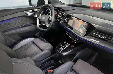 Позашляховик / Кросовер Audi Q4 e-tron 2023 в 