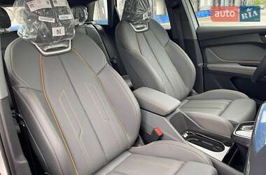 Позашляховик / Кросовер Audi Q4 e-tron 2025 в 