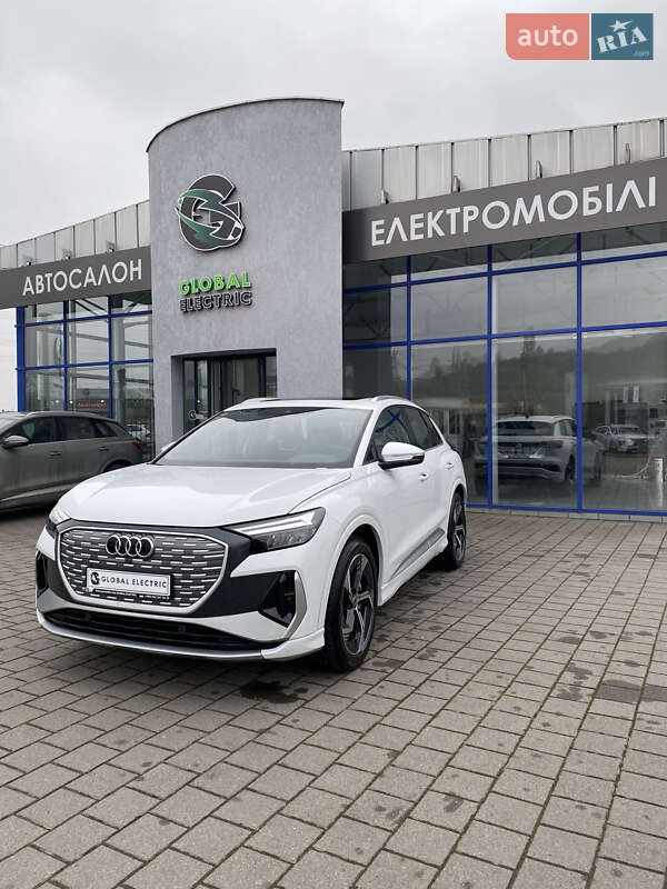 Позашляховик / Кросовер Audi Q4 e-tron 2023 в 