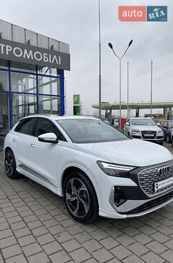 Позашляховик / Кросовер Audi Q4 e-tron 2023 в 