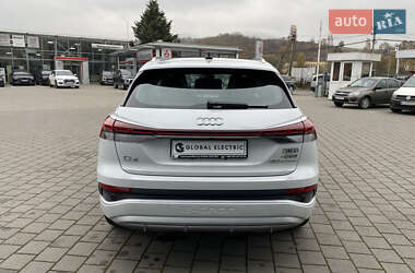 Позашляховик / Кросовер Audi Q4 e-tron 2023 в 