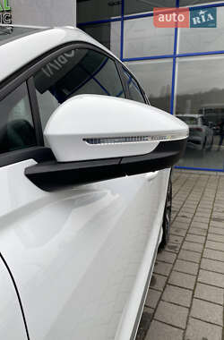Позашляховик / Кросовер Audi Q4 e-tron 2023 в 