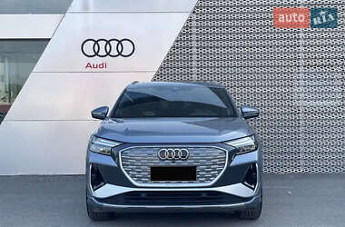 Позашляховик / Кросовер Audi Q4 e-tron 2023 в 