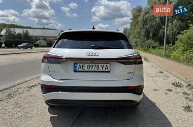 Внедорожник / Кроссовер Audi Q4 e-tron 2024 в 