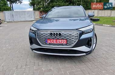 Позашляховик / Кросовер Audi Q4 e-tron 2023 в 