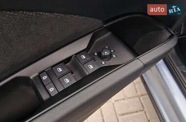 Позашляховик / Кросовер Audi Q4 e-tron 2023 в 