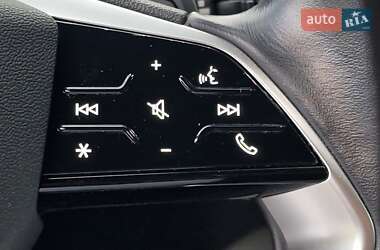 Позашляховик / Кросовер Audi Q4 e-tron 2023 в 