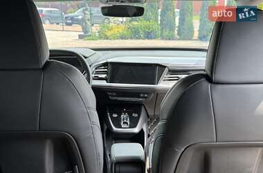 Позашляховик / Кросовер Audi Q4 e-tron 2024 в 
