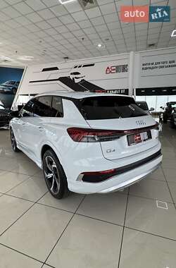 Внедорожник / Кроссовер Audi Q4 e-tron 2022 в 