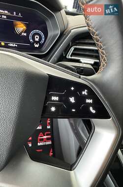 Внедорожник / Кроссовер Audi Q4 e-tron 2022 в 