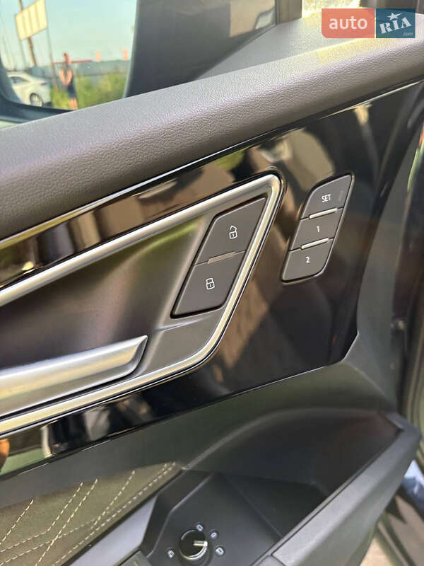 Позашляховик / Кросовер Audi Q4 e-tron 2024 в Києві