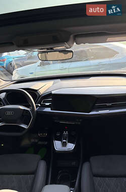 Позашляховик / Кросовер Audi Q4 e-tron 2024 в 
