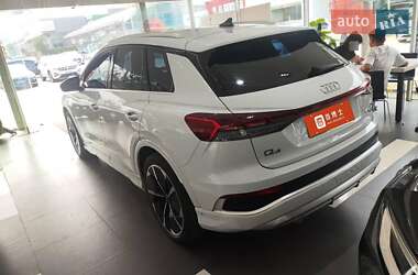 Внедорожник / Кроссовер Audi Q4 e-tron 2023 в 