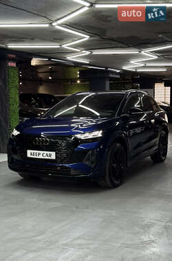 Позашляховик / Кросовер Audi Q4 e-tron 2023 в 