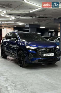 Позашляховик / Кросовер Audi Q4 e-tron 2023 в 