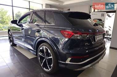 Позашляховик / Кросовер Audi Q4 e-tron 2023 в 