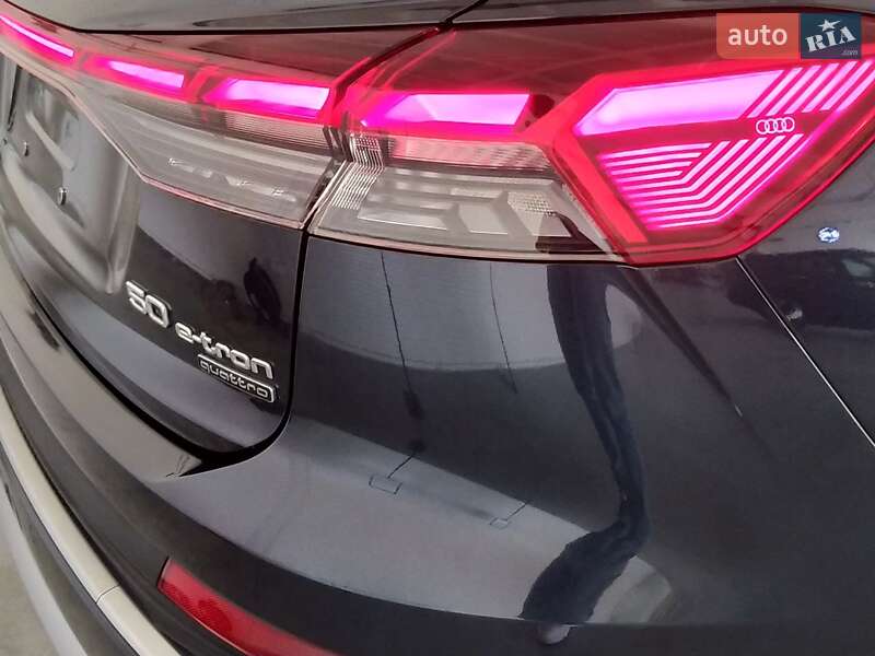 Позашляховик / Кросовер Audi Q4 e-tron 2023 в Києві