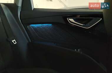 Внедорожник / Кроссовер Audi Q4 e-tron 2023 в 