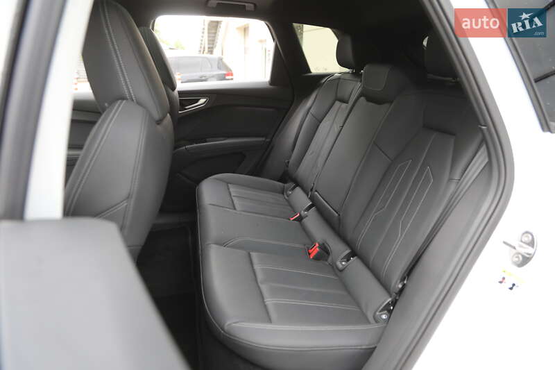 Позашляховик / Кросовер Audi Q4 e-tron 2023 в Харкові