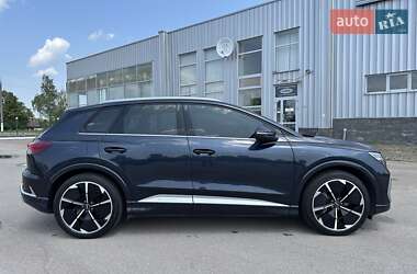 Позашляховик / Кросовер Audi Q4 e-tron 2023 в 