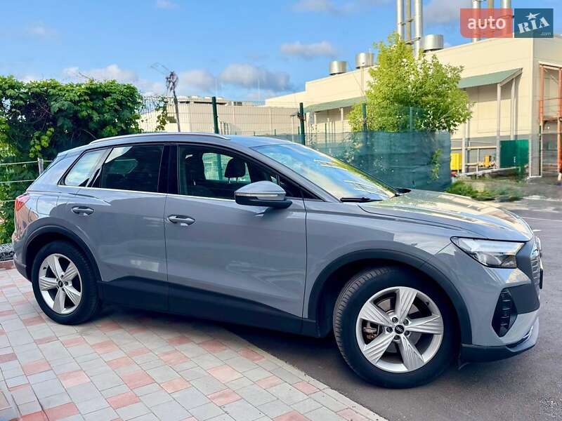 Позашляховик / Кросовер Audi Q4 e-tron 2022 в Києві