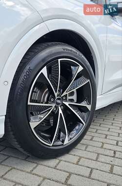 Внедорожник / Кроссовер Audi Q4 e-tron 2022 в 