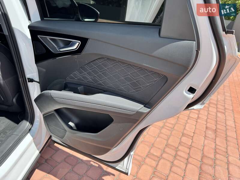 Внедорожник / Кроссовер Audi Q4 e-tron 2022 в Жашкове