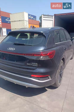 Позашляховик / Кросовер Audi Q4 e-tron 2023 в 