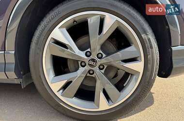 Позашляховик / Кросовер Audi Q4 e-tron 2022 в 