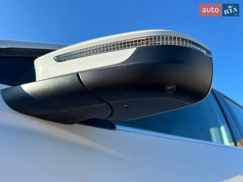 Внедорожник / Кроссовер Audi Q4 e-tron 2023 в Стрые