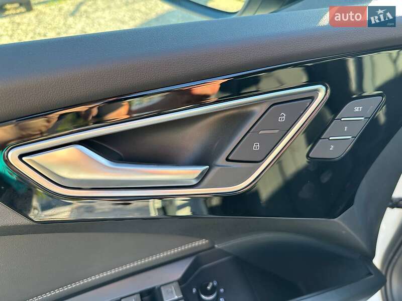 Внедорожник / Кроссовер Audi Q4 e-tron 2023 в Стрые