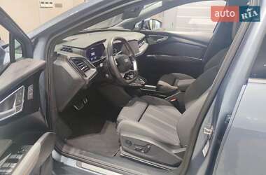 Позашляховик / Кросовер Audi Q4 e-tron 2023 в 