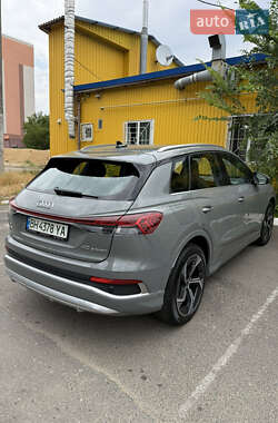 Позашляховик / Кросовер Audi Q4 e-tron 2023 в 