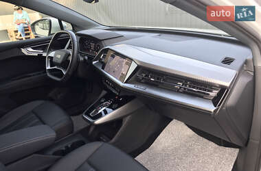 Позашляховик / Кросовер Audi Q4 e-tron 2023 в 