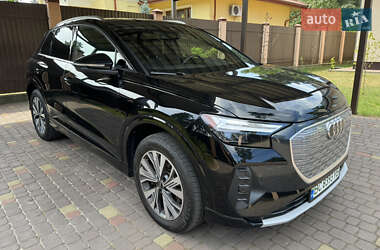 Позашляховик / Кросовер Audi Q4 e-tron 2023 в 