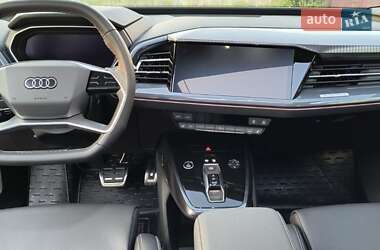 Позашляховик / Кросовер Audi Q4 e-tron 2024 в 