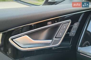 Позашляховик / Кросовер Audi Q4 e-tron 2024 в 