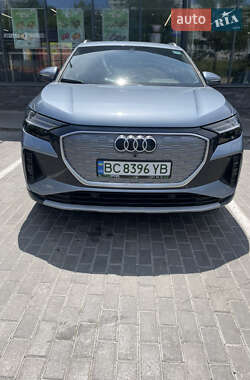 Позашляховик / Кросовер Audi Q4 e-tron 2021 в 