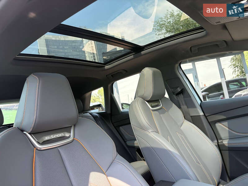 Позашляховик / Кросовер Audi Q4 e-tron 2023 в Києві