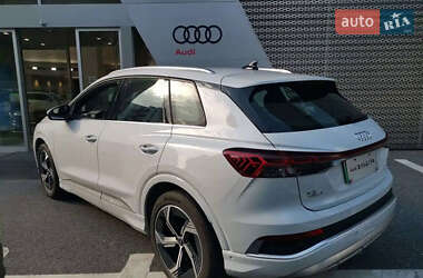 Позашляховик / Кросовер Audi Q4 e-tron 2023 в 